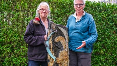 Angel en Emmanuele bij engel met vlammend zwaard