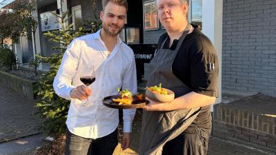 Restaurantmanager Max Hordijk (l) en chef-kok Roy Zoetemijer