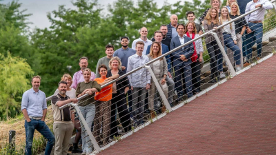 Het team van Verstraten en Bergkamp