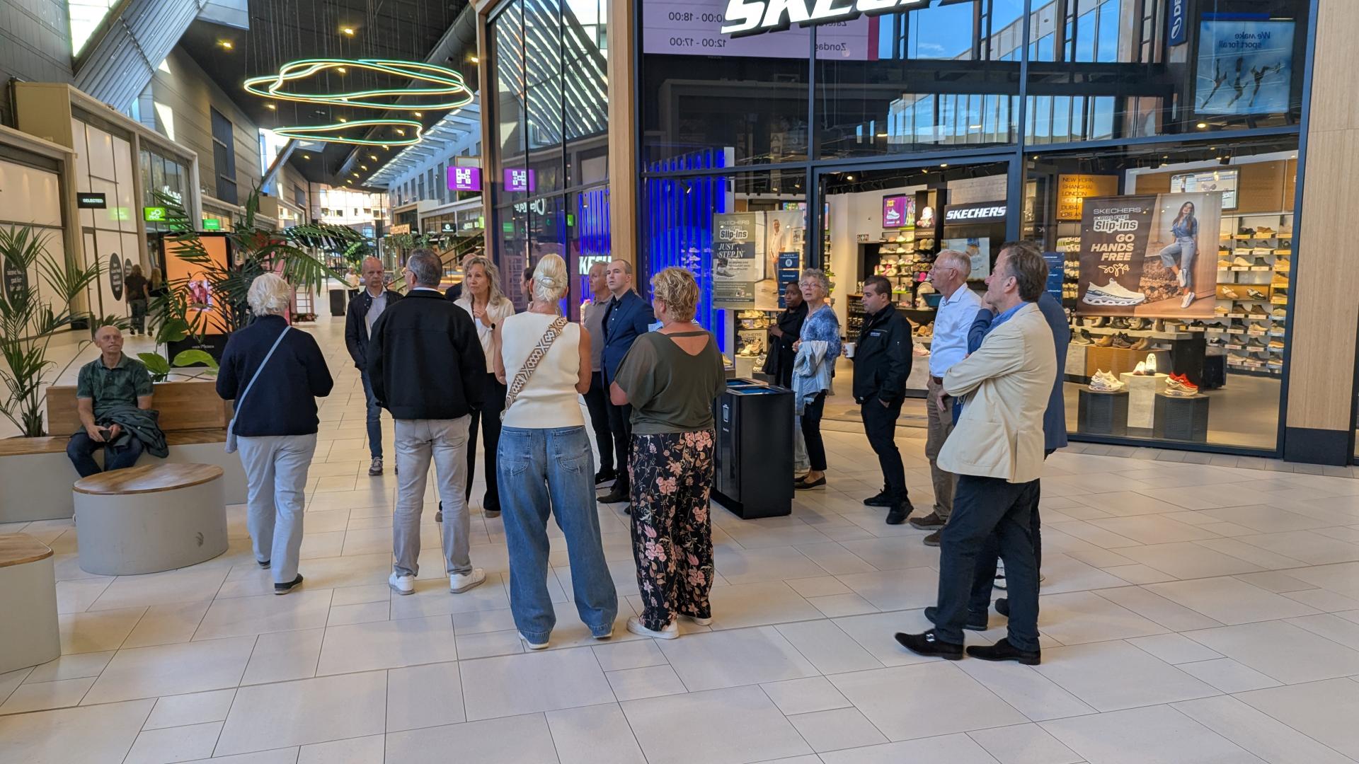 Ontbijten bij de HEMA en rondleiding Hoofddorp Centrum