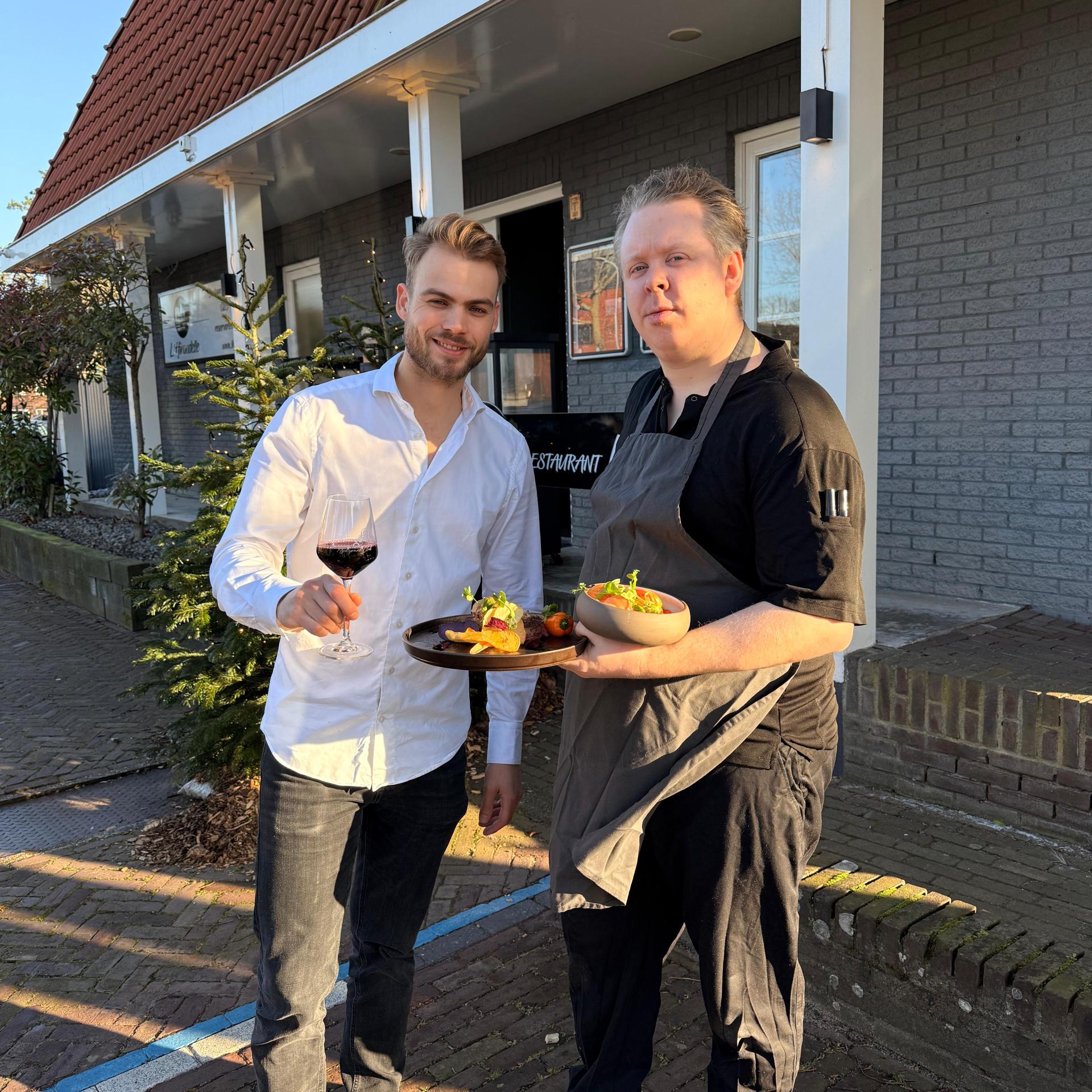 Restaurantmanager Max Hordijk (l) en chef-kok Roy Zoetemijer