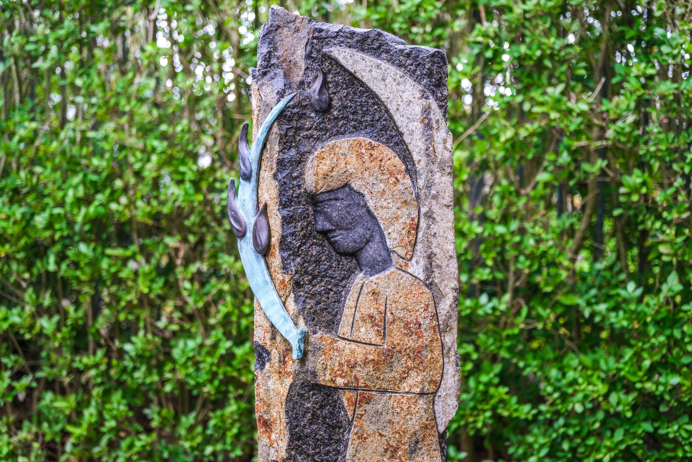 Beeld van de engel met vlammend zwaard