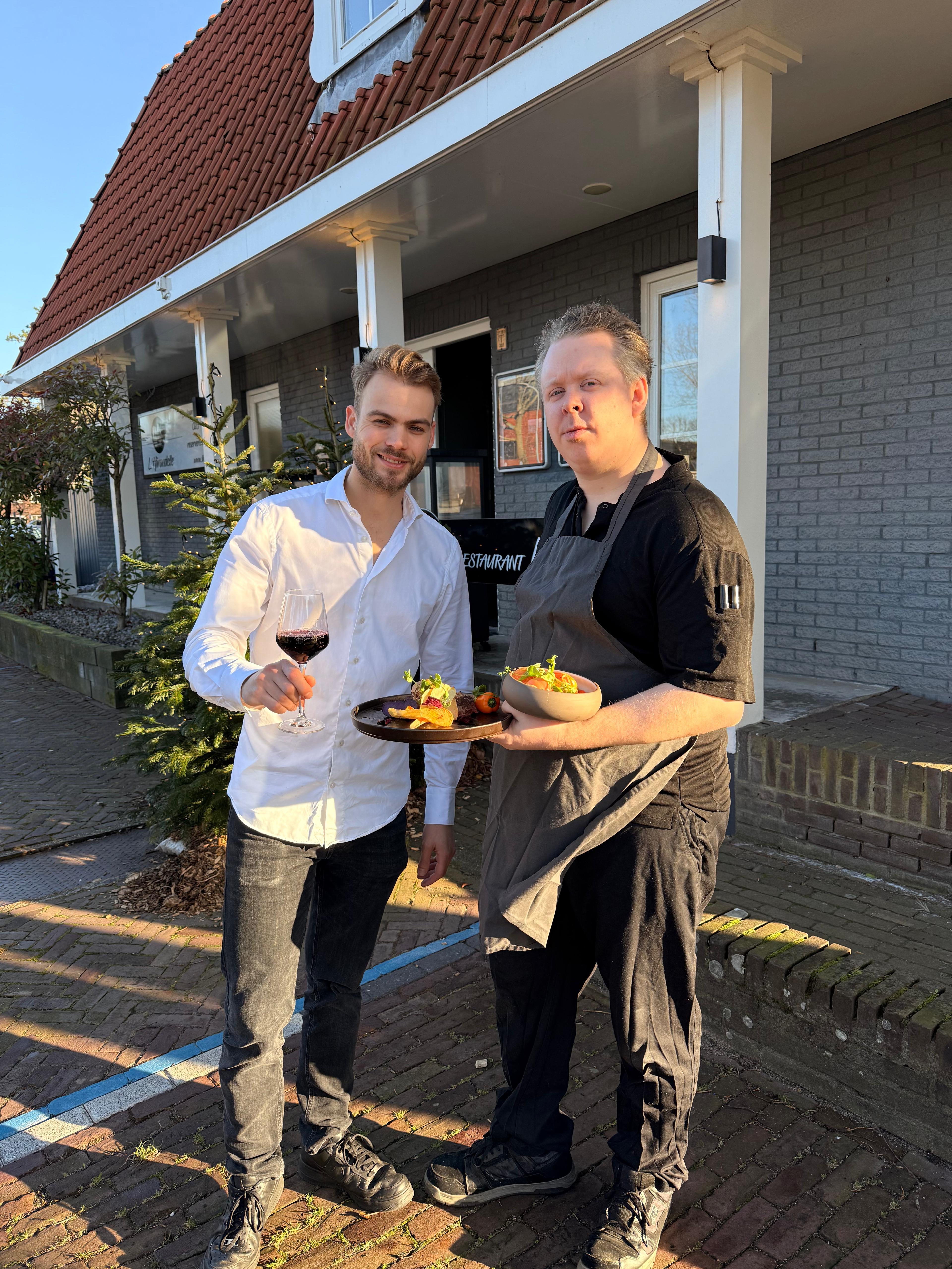 Restaurantmanager Max Hordijk (l) en chef-kok Roy Zoetemijer