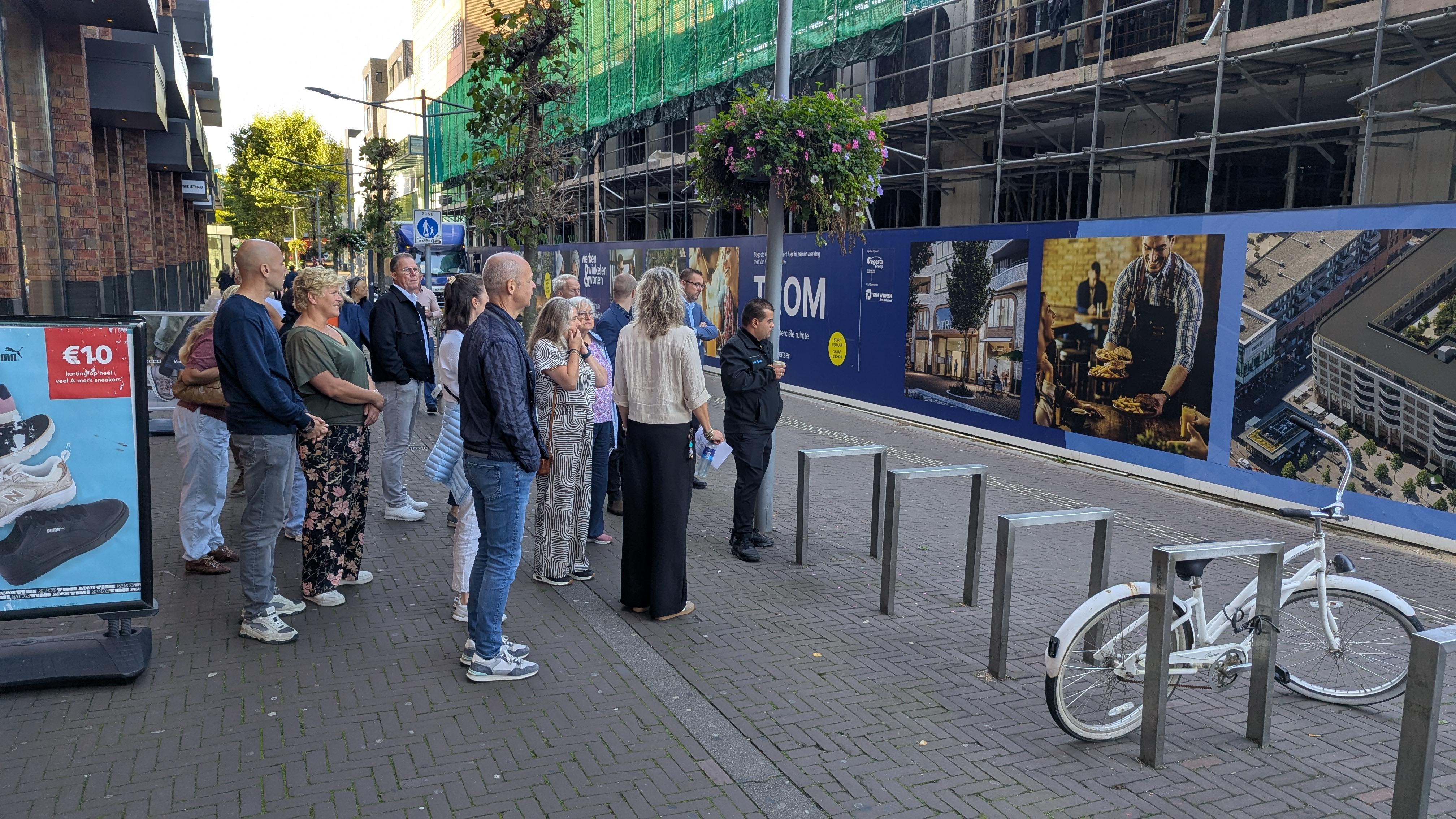 Ontbijten bij de HEMA en rondleiding Hoofddorp Centrum