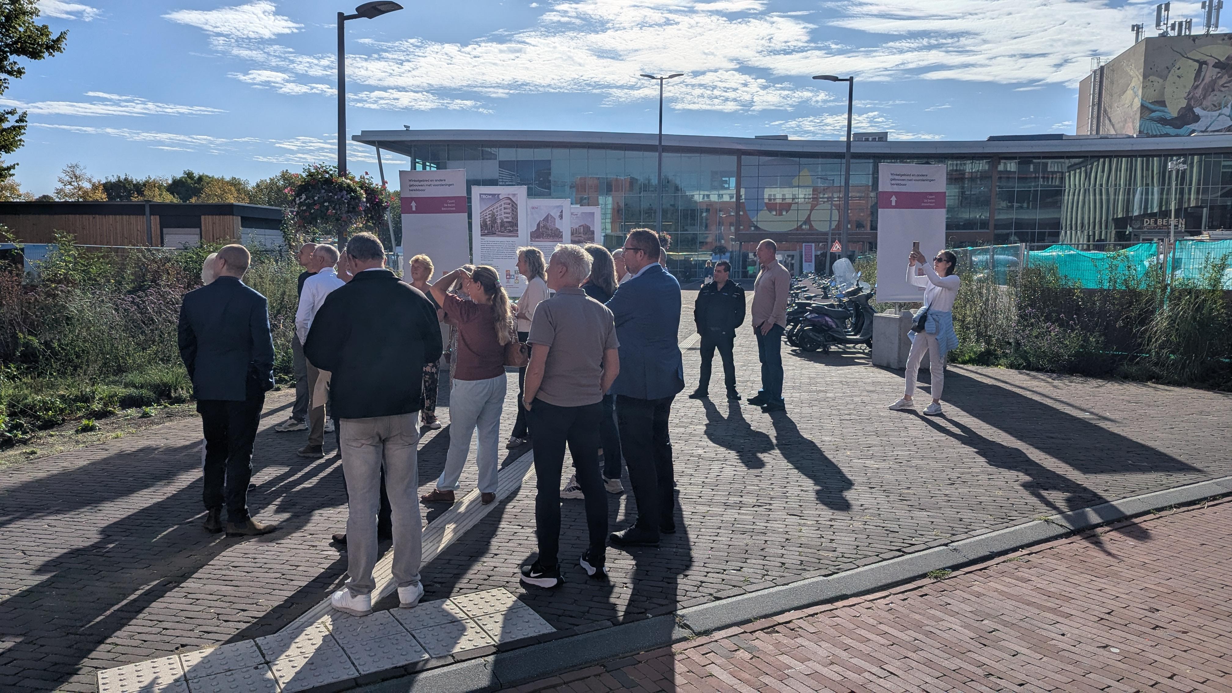 Ontbijten bij de HEMA en rondleiding Hoofddorp Centrum